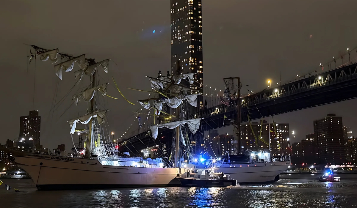 2 Killed, 19 Injured After Sailboat Crashes into Brooklyn Bridge, NYC